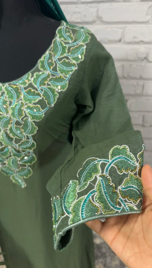 Green Mukhawer w/ scarf size 54 M