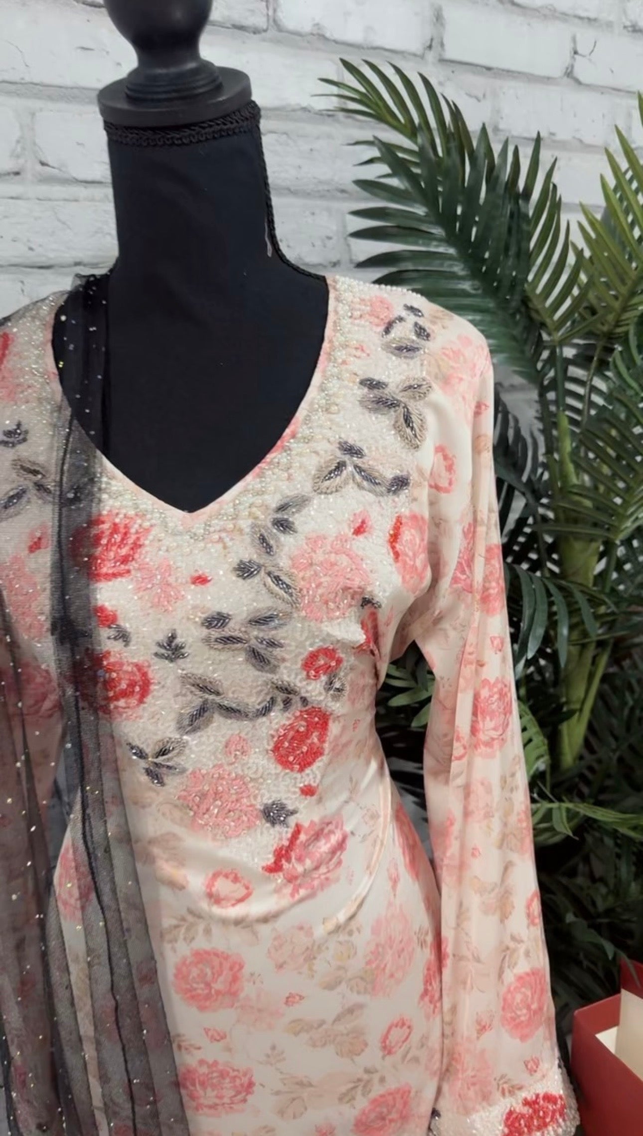Hand Embroidered Rose Mukhawer